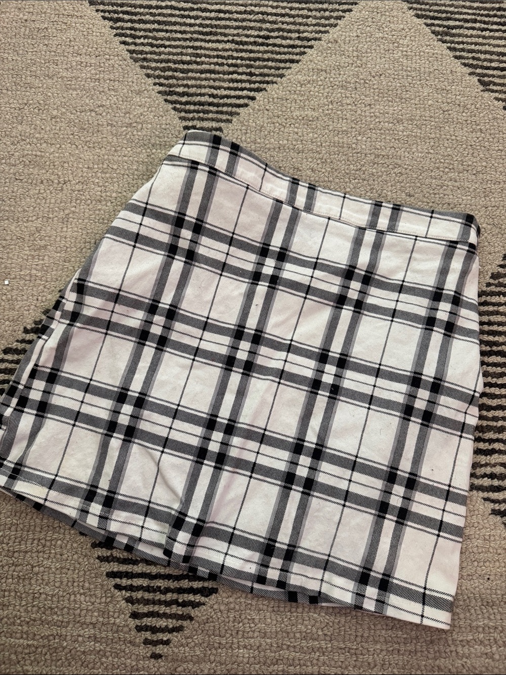 Forever 21 White and Black Plaid Mini Skirt